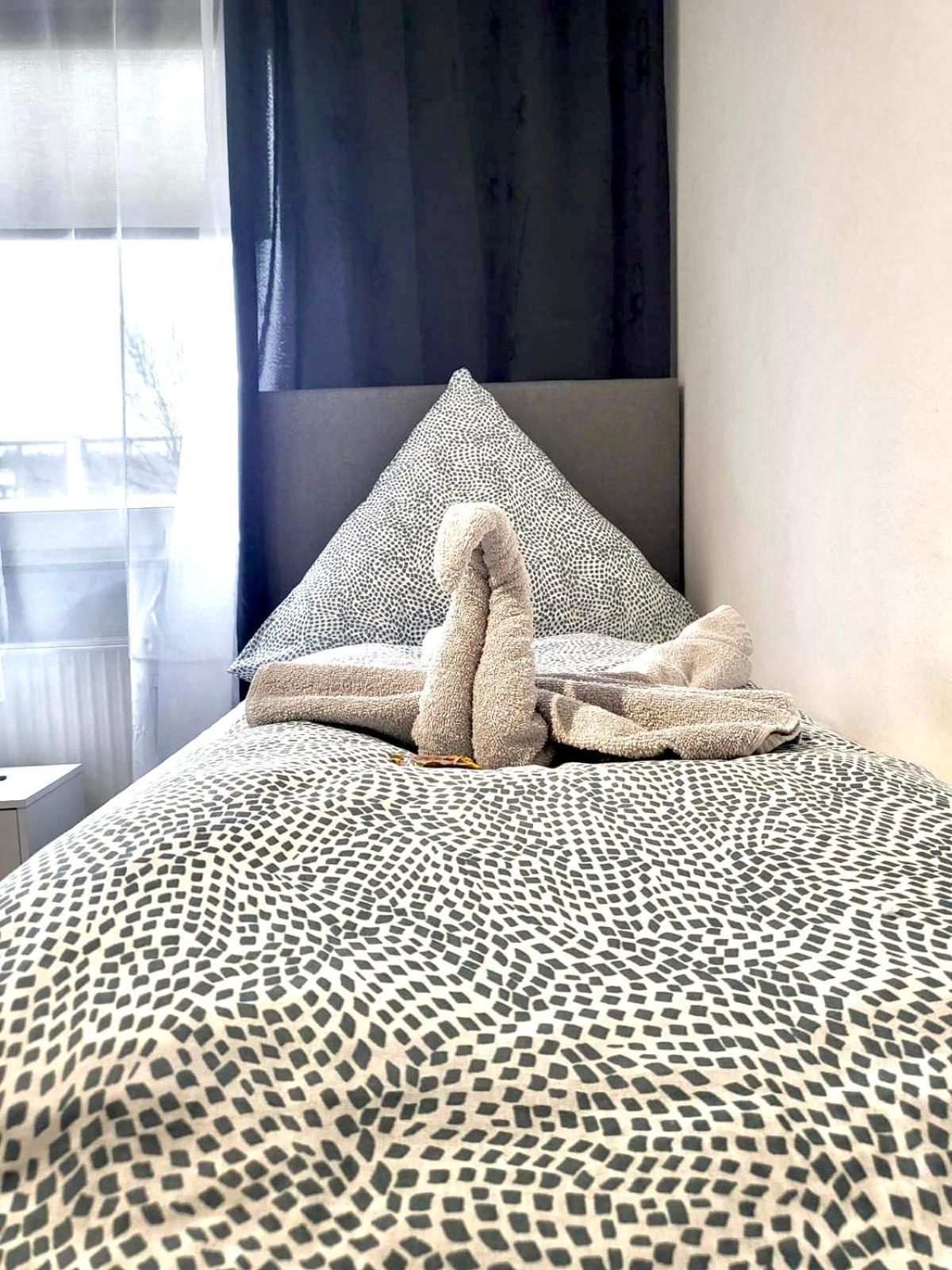 New High Speed Wifi - Elegantes 2 Schlafzimmer Apart Mit 3 Betten Pforzheim Exterior foto